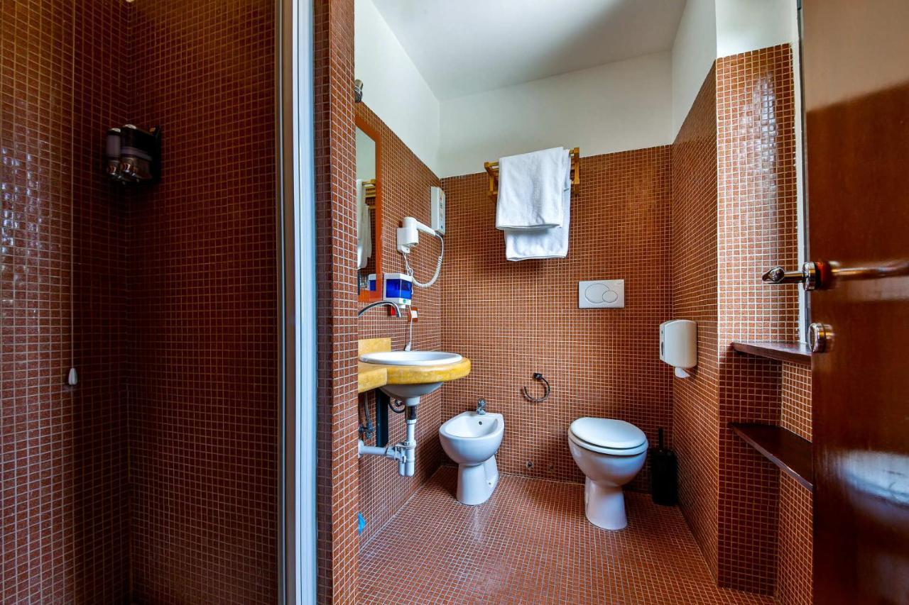 E-Room 42 Рим Экстерьер фото