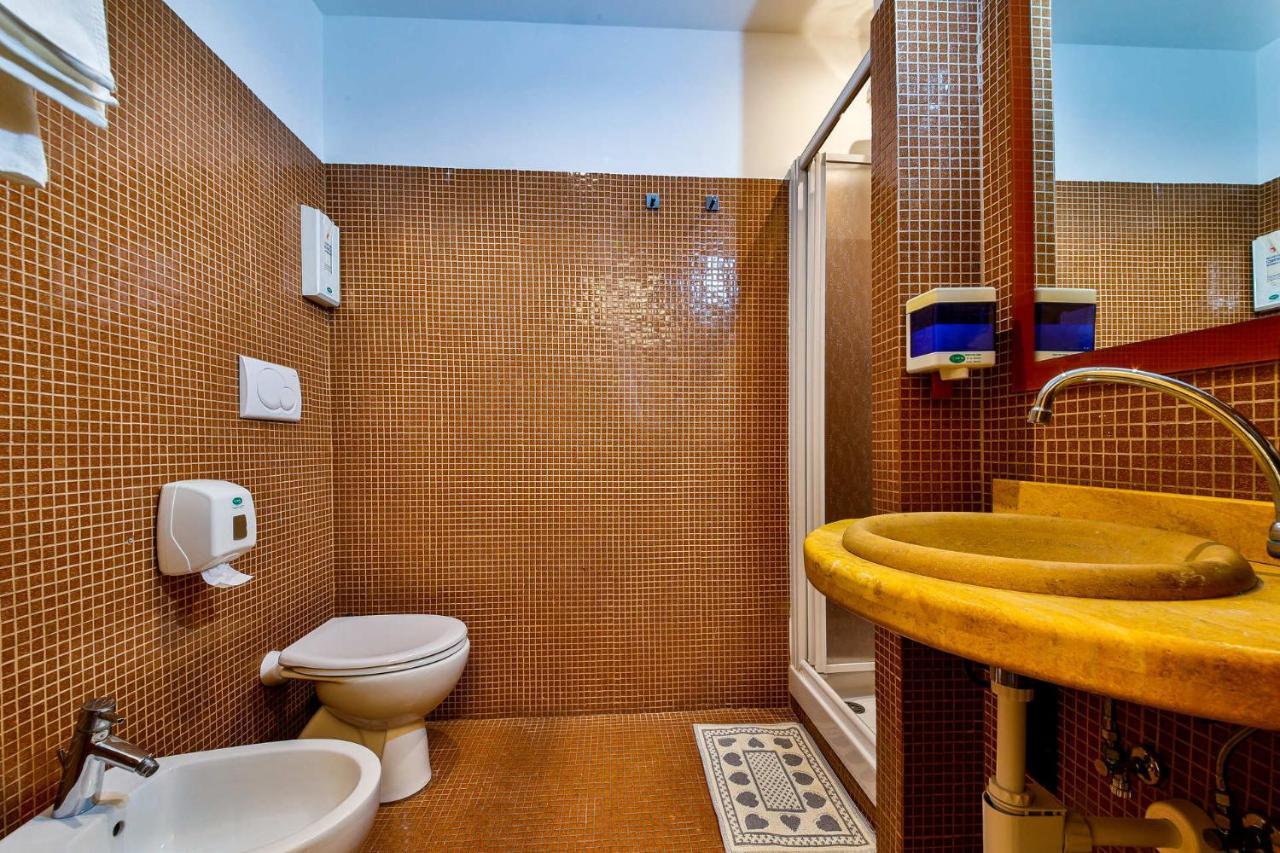 E-Room 42 Рим Экстерьер фото